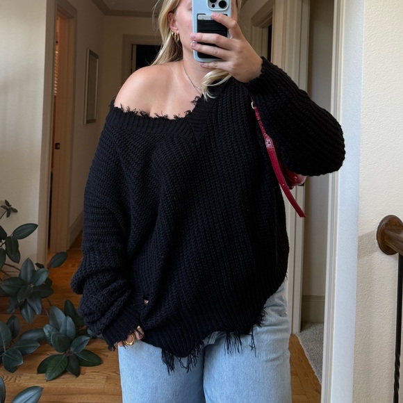 top style Sweaters - Oversized black distressed knit sweater